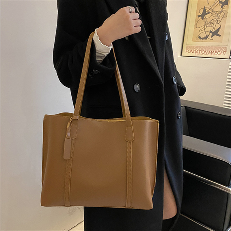 Classic Black Faux Leather Tot - Leather Classic Strap recension och pris
