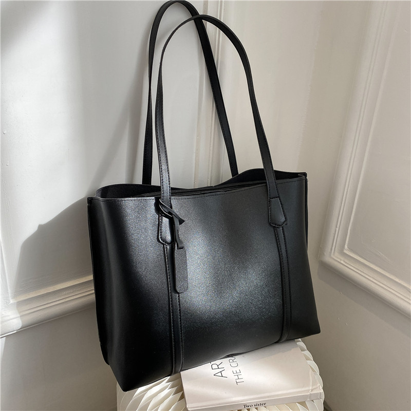 Classic Black Faux Leather Tot - Leather Classic Strap recension och pris