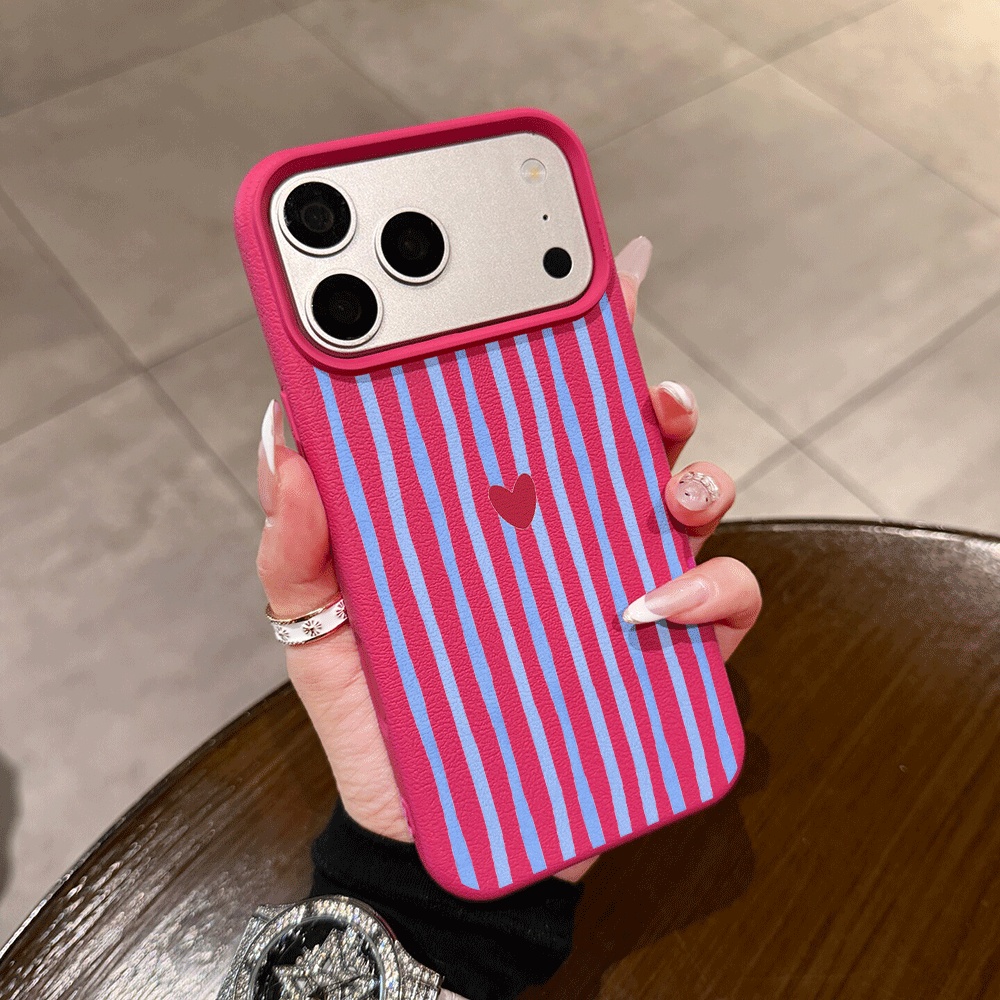 Vertical Stripes Hearts Phone  - Apple Iphone 15 Pro Max recension och pris